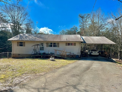 1803 Elkins Rd, Kodak, TN 37764