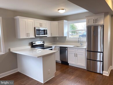 525 Hilltop Terrace SE, Washington, DC 20019 - photo 3