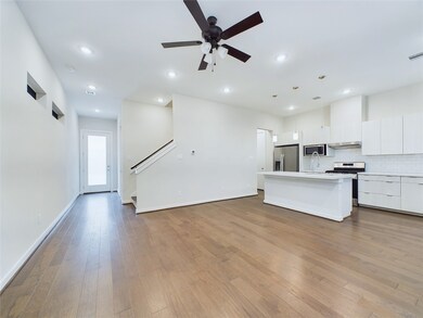 610 Thornton Oaks Ln unit B, Houston, TX 77018 - photo 6