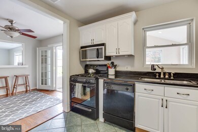 10919 Maple St, Fairfax, VA 22030 - photo 4