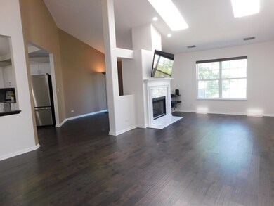 279 Manor Dr unit 2B, Buffalo Grove, IL 60089 - photo 4