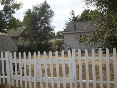103_1453 616 14TH AVE W<|><|>