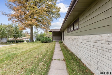 2006 Pleasantview Ln, Bellevue, NE 68005 - photo 4