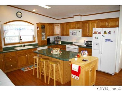 Kitchen Plenty of room in this kitchen with a fabu