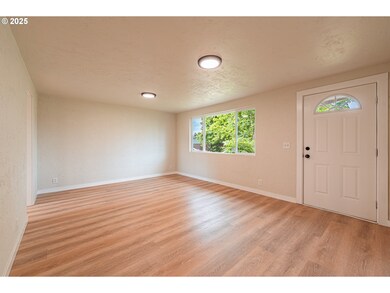 823 20th St, Springfield, OR 97477 - photo 4