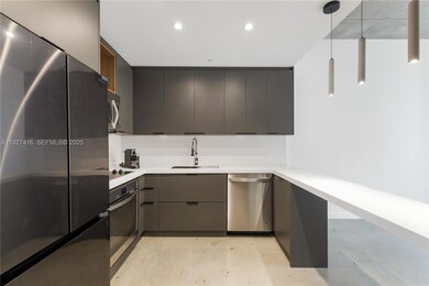 Centro unit 905, Miami, FL 33131 - photo 7