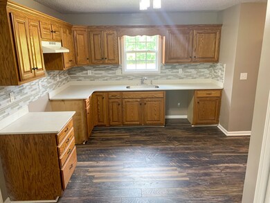 107 Roscoe Rd, Shelbyville, TN 37160 - photo 4