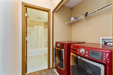 3507 E Ave NW unit E, Cedar Rapids, IA 52405 - photo 5