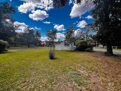 654 W Walnut Ave, Crestview, FL 32536 - photo 5