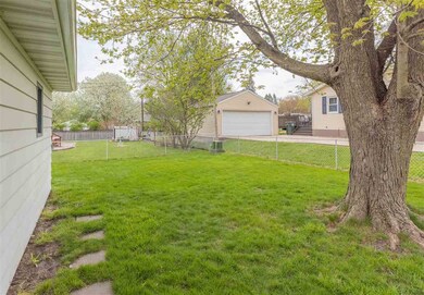 4110 Rownd St, Cedar Falls, IA 50613 - photo 5