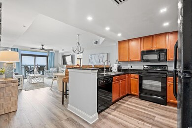 Kitchen with kitchen peninsula, a breakfast bar, l