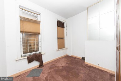 568 Spruce St, Camden, NJ 08103 - photo 4