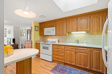 429 Place Ln, Woburn, MA 01801 - photo 4