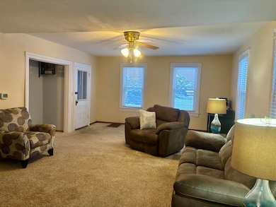 601 W Broadway St, Decorah, IA 52101 - photo 4