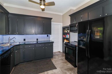 650 Davie Ave, Statesville, NC 28677 - photo 7