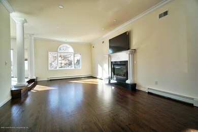 (7) Living Room