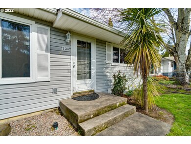 705 E 9th St, Newberg, OR 97132 - photo 2
