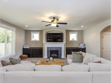 15561 SE Pioneer Dr, Clackamas, OR 97015 - photo 4