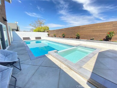 Private backyard with no neighbor behind!