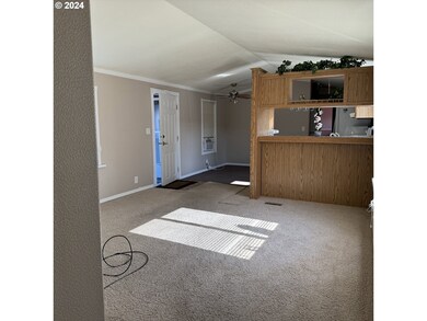 Living Room/Entrance