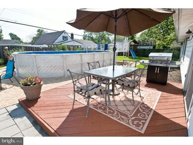 61 Spinythorn Rd, Levittown, PA 19056 - photo 4