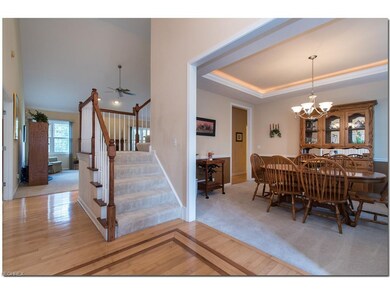 Impressive 2 story foyer w/Gleaming hardwood floor