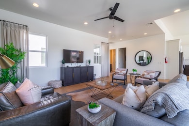 LIVING ROOM (1)