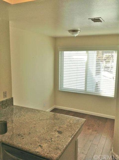 Large separate breakfast area off kitchen - in add
