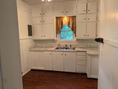 312 N Connor - 05