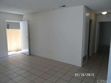 ENTRY/ LIVING ROOM