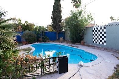 3151 Camel Back Dr, Las Vegas, NV 89169 - photo 2