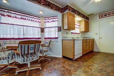 Kitchen w/Eat In Kitchen Dining