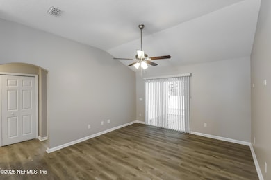 004-photo-dining-room-10369413