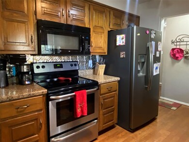 819 Woodhaven Ct, Granbury, TX 76048 - photo 7