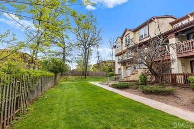 112 Michaels Ct, Woodbridge, NJ 07095 - photo 2