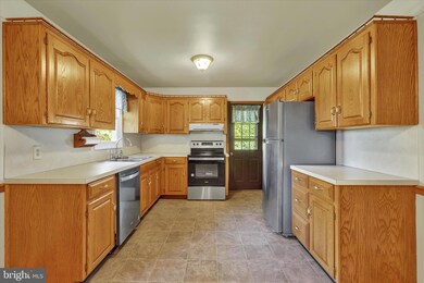 589 Center Dr, Chambersburg, PA 17202 - photo 7