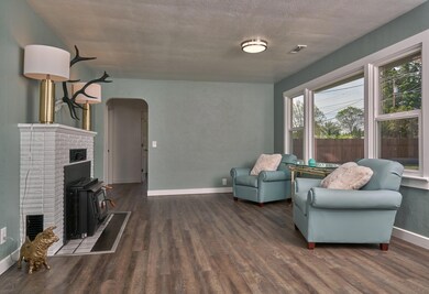 709 Beall Ln, Central Point, OR 97502 - photo 6