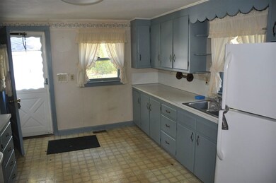 499 Pine St, Contoocook, NH 03229 - photo 5