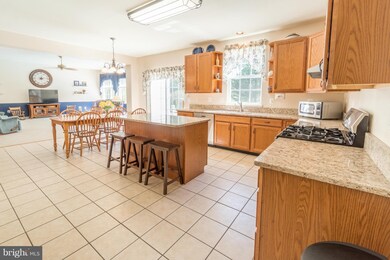 727 Rustling Leaf Ct, Sykesville, MD 21784 - photo 6