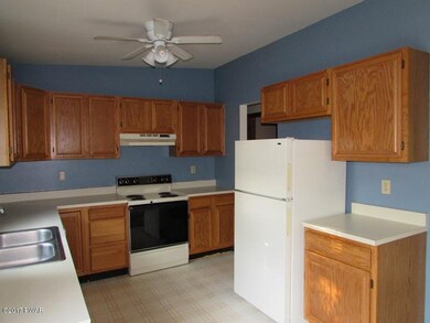 802 Surrey Ct, Hawley, PA 18428 - photo 6