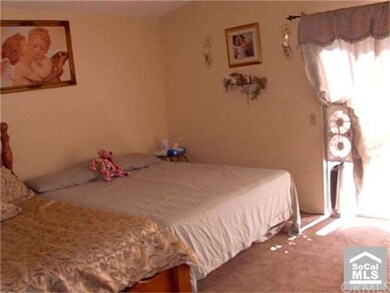 Master w/sliding door to balcony overlooking backy