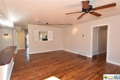121 S Bishop St, San Marcos, TX 78666 - photo 2