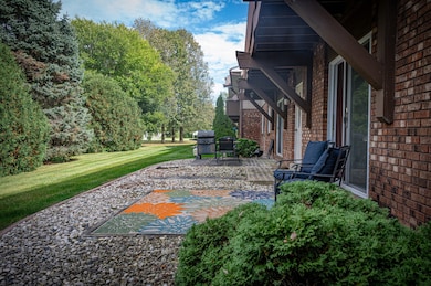 W158N11175 Legend Ave unit 2, Germantown, WI 53022 - photo 2