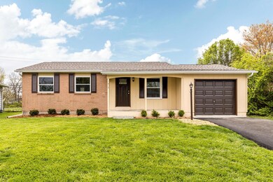 1813 Flinthill Dr, Columbus, OH 43223 - photo 2