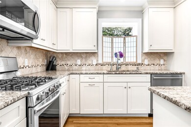 39 Vaughn Ave, Warwick, RI 02886 - photo 7