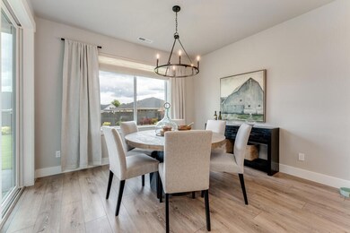 Hero-MP27-Hillmont-F-Classic-DiningRoom-
