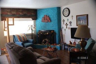 LIVINGROOM