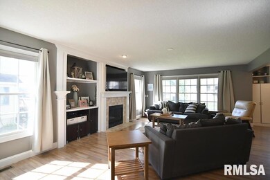 6710 Brookview Ln, Davenport, IA 52806 - photo 2