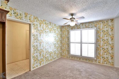 CHEERFUL & SUNNY FORMAL DINING AREA