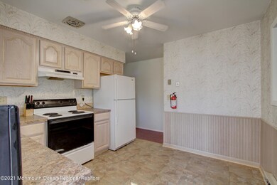 Eat-In-Kitchen